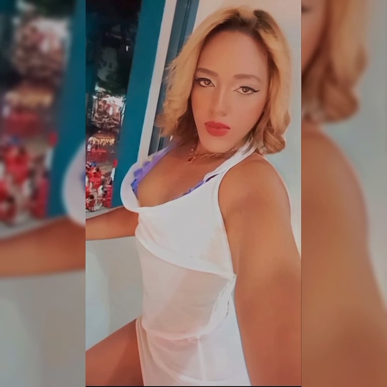 Yennifer Borges transexy com massagens eróticas